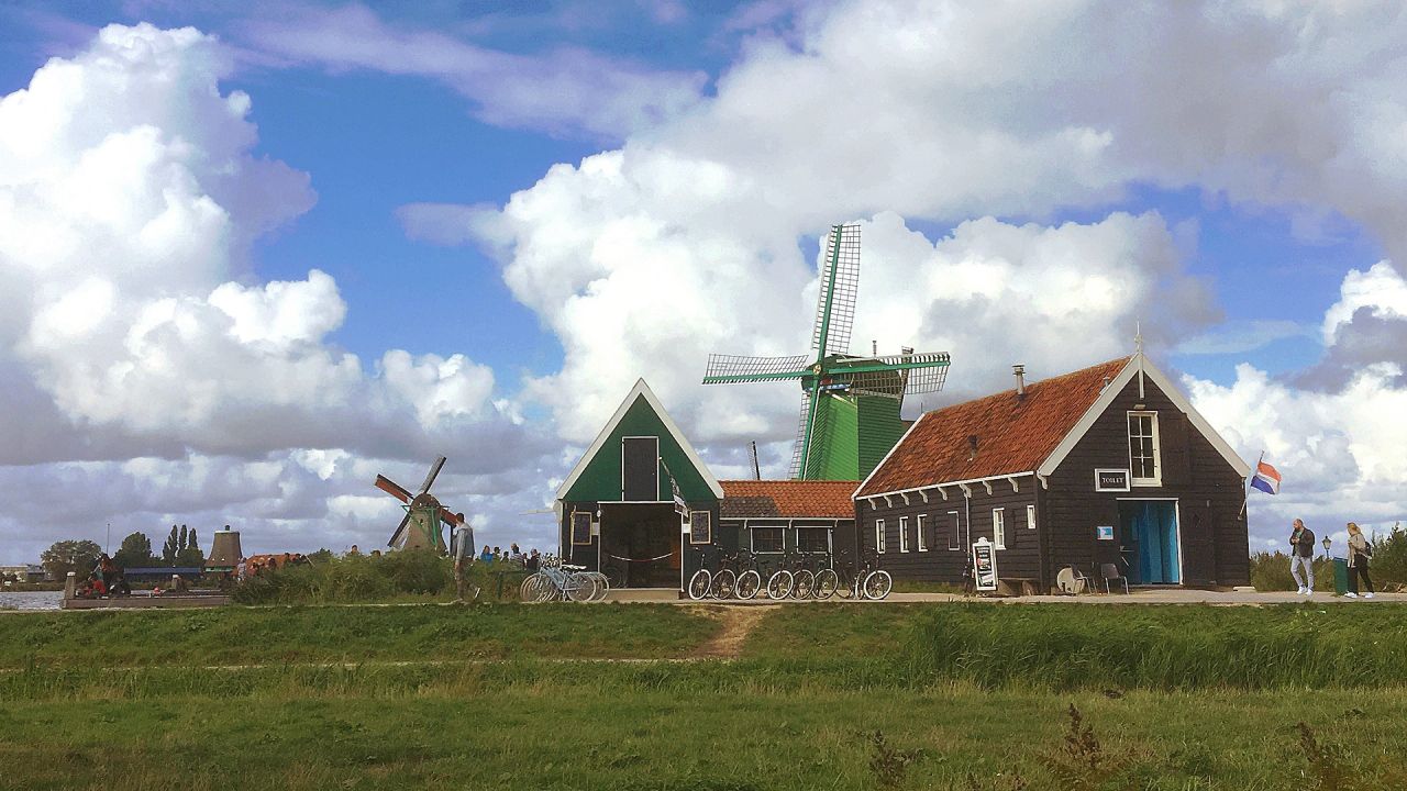 https://www.life.happy-clovers.com/wp-content/uploads/2020/09/HollandWindmillsMV1280.jpg